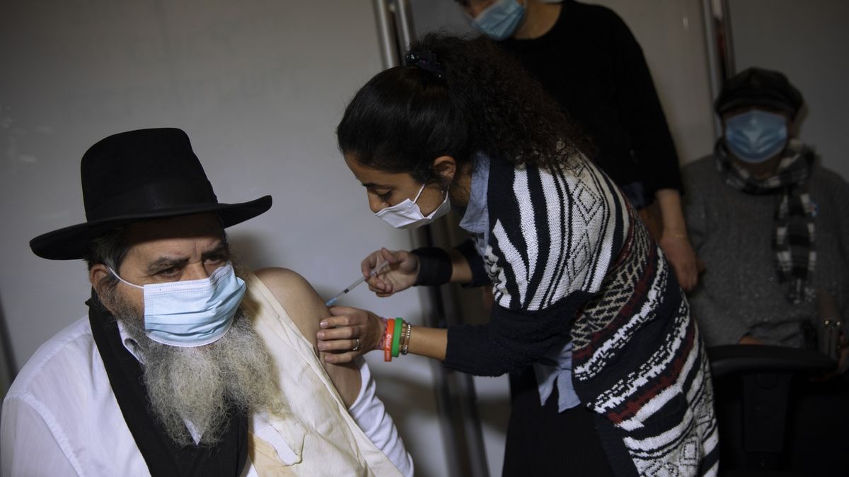Premiant Izrael: I kdybychom vakcínu přeplatili, vyplatilo se to